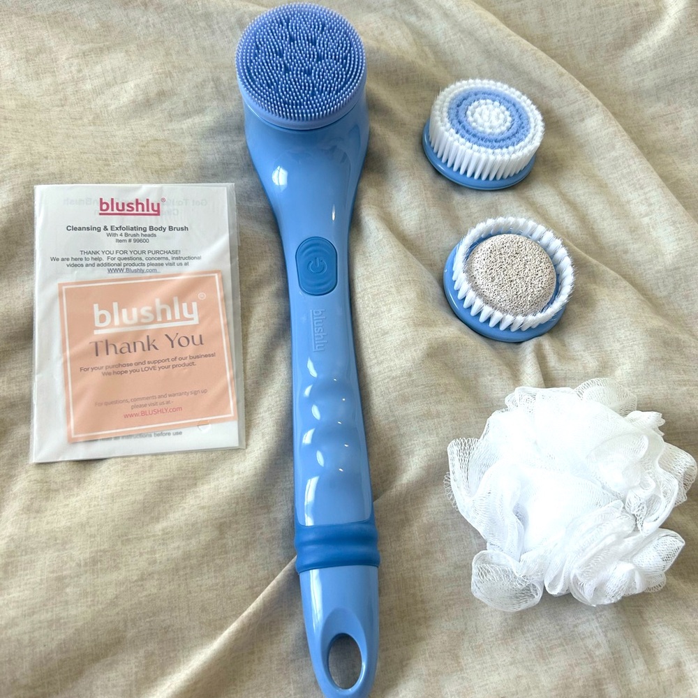 ❤️Blushly Cleansing and Exfoliating Body Brush